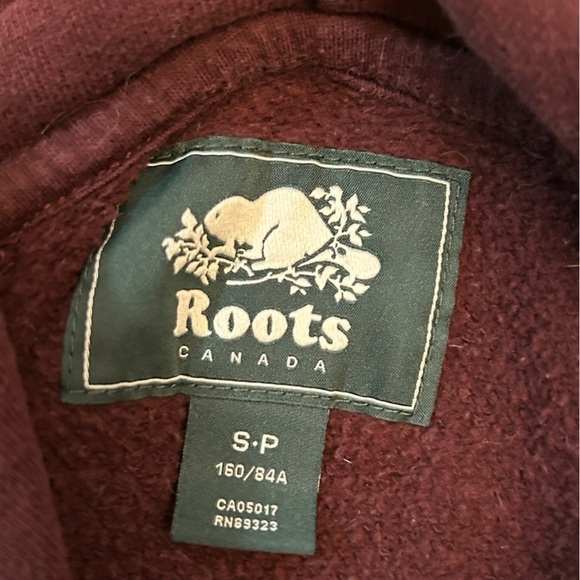 Roots Canada Classic Burgundy Hoodie with White Logo. Front Pocket & Thumb Holes - Picture 2 of 7